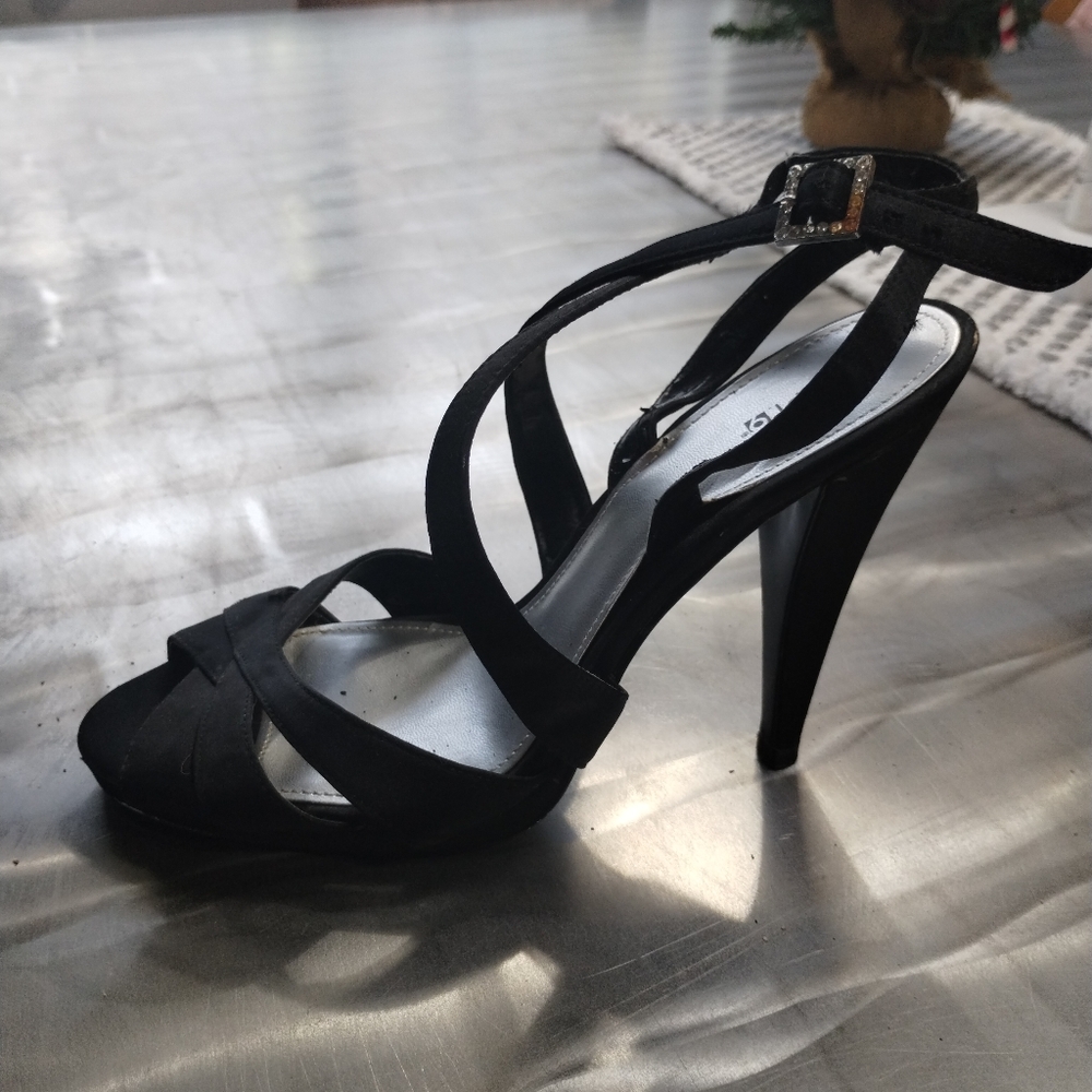 Beautiful black formal heels size 8